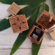 Cargar imagen en el visor de la galería, Takesumi Ata mini Square Basket
